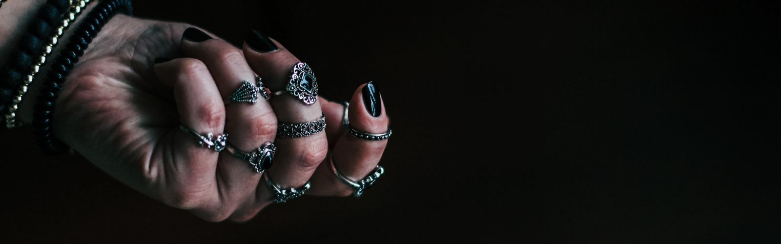 How To Wear Multiple Rings And Make An Ultimate Fashion Statement ...